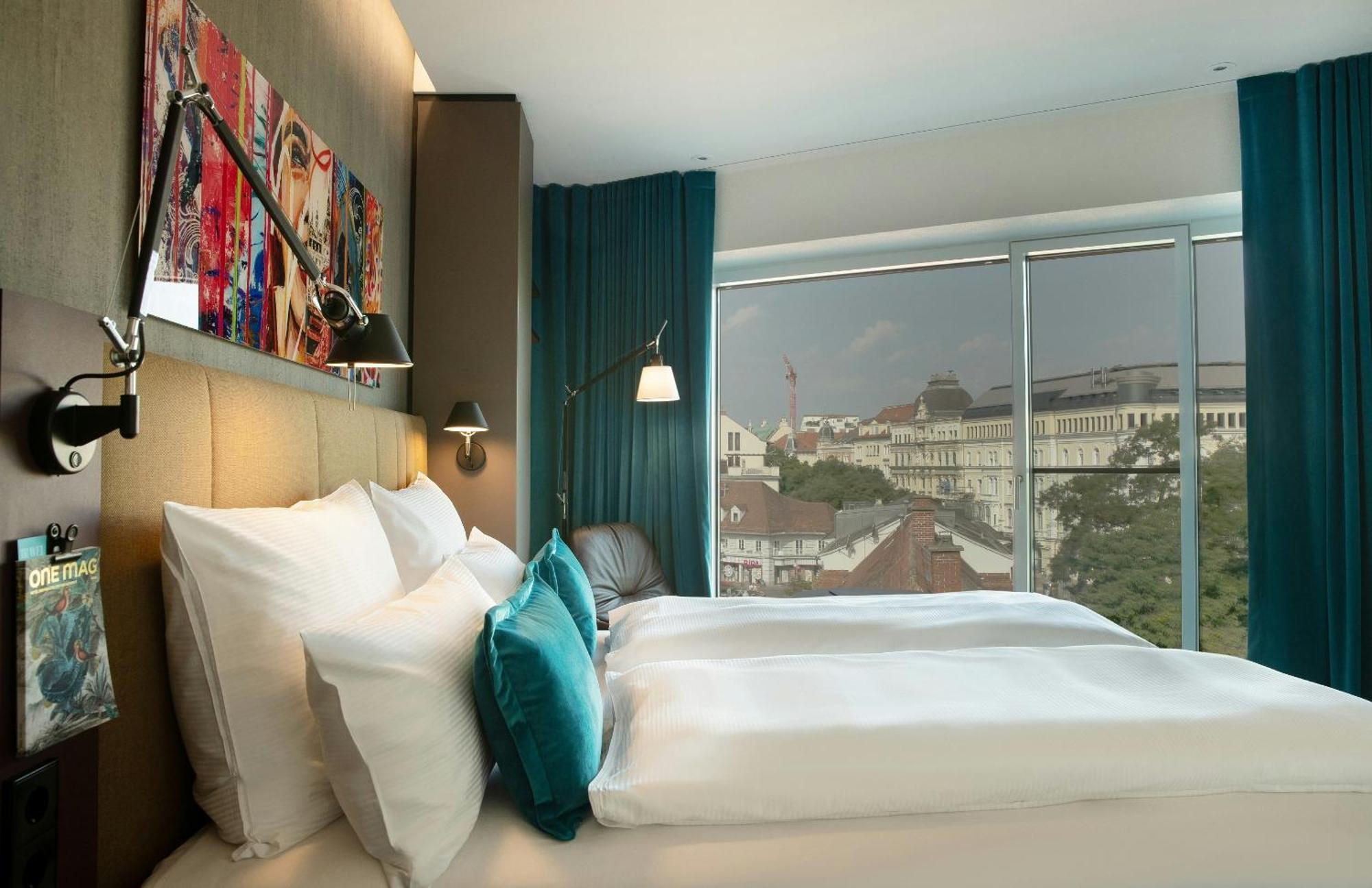 Standaardkamer met Queensize Bed en Uitzicht op de Stad